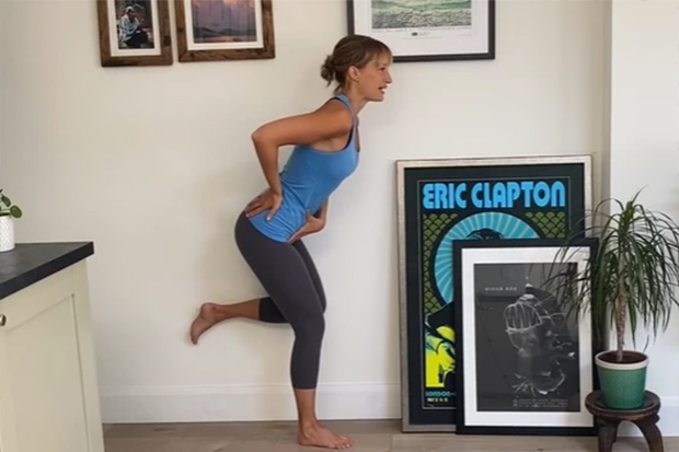 The ‘McConnell squat’ movement, for lateral hip control and activation